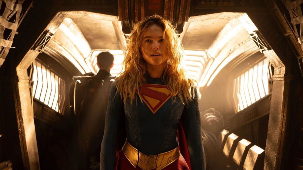 Crítica | SuperGirl de Milly Alcock carrega o peso de Krypton e o roteiro nas costas 